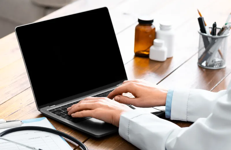 Unbiased Medical Review Support for Easy Decision Making Unbiased Medical Review Support for Easy Decision Making